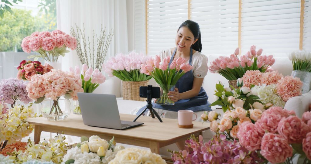 ライバーとして収入を得るためにフラワー配信をする女性