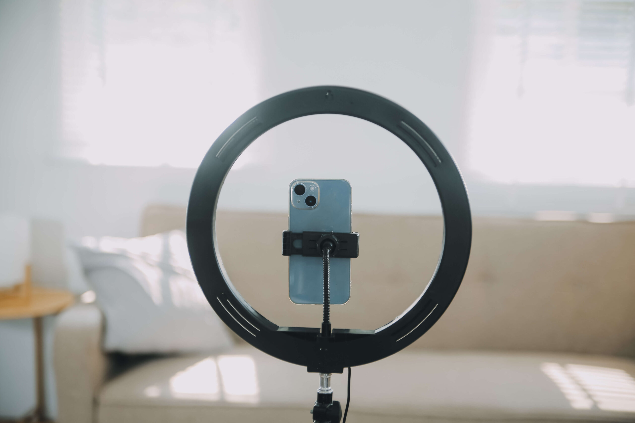 投げ銭アプリで顔出しなしで配信するイメージ