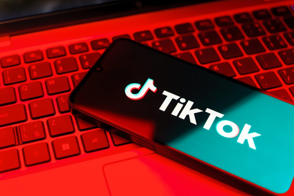 ライバー配信プラットフォームであるTikTokのアイコンの画像